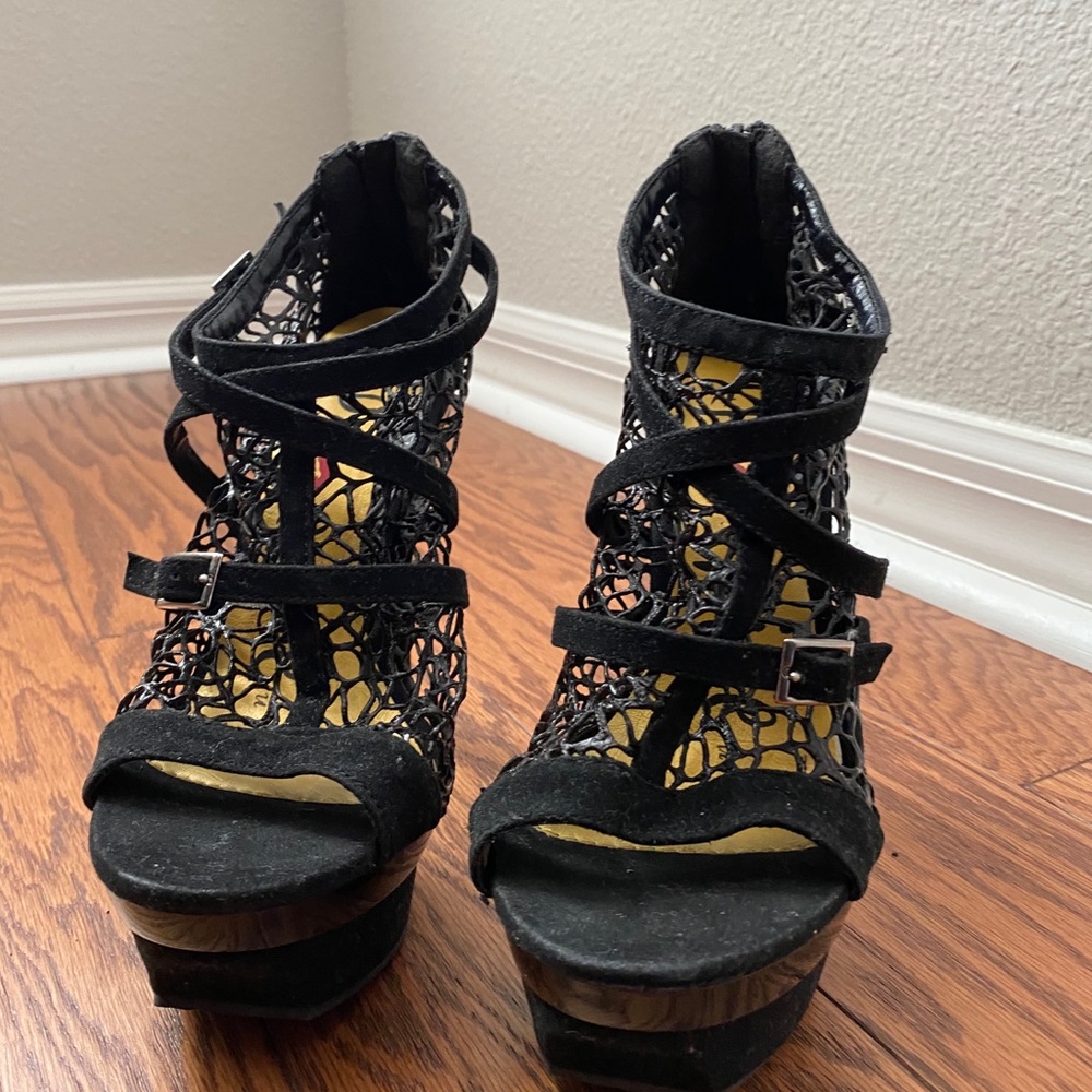 Shoes - Picture 2 of 5
